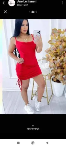 Vestido vermelho franzido na perna lindo. M.