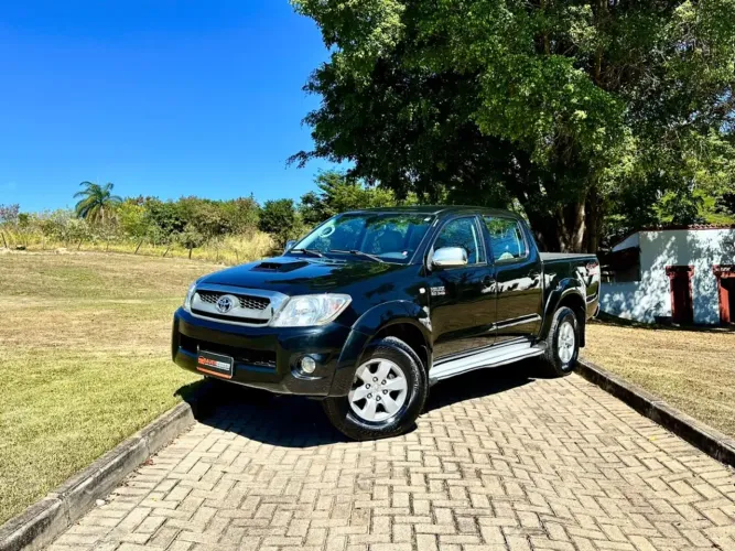 Toyota Hilux CD SRV 4X4 3.0 8V 116cv TB Diesel 2011