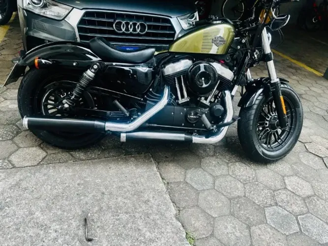 Vende-se linda Moto harley 