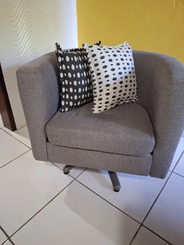 Poltrona Giratória  de balanço Confortável