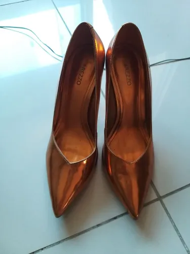 Sapatos Arezzo Bronze