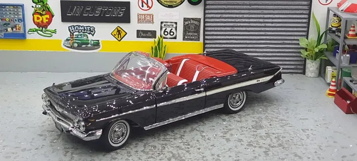 Miniatura 1/18 - Chevrolet Impala 1961 - SunStar 1/18 - Sem cx.