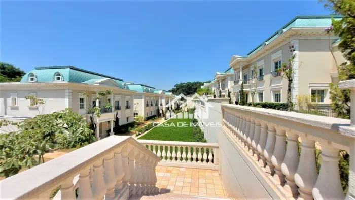 Vende casa em condomínio fechado, 774m², 5 suítes, 7 vagas, elevador, na Serra da Cantarei
