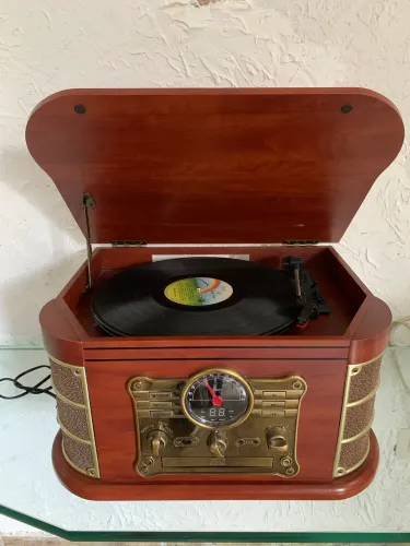 Vitrola Retrô Multifuncional - Toca-Discos / USB / SD / Rádio / AUX - Gabinete de Madeira