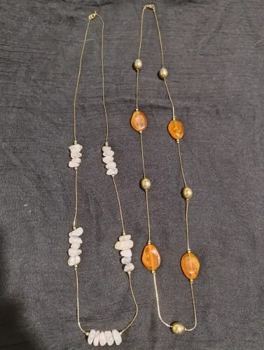 COLAR COM PEDRAS e detalhes dourados