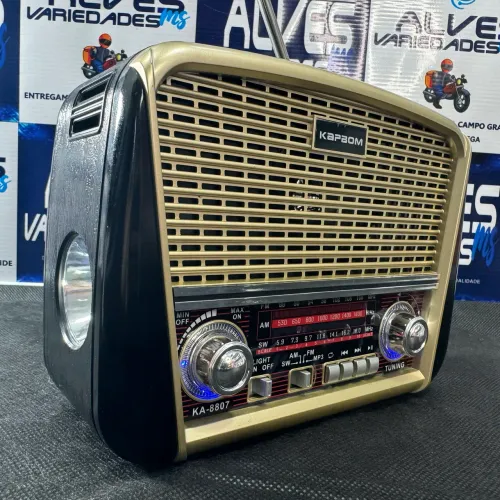 Rádio AM/FM retrô com Bluetooth e lanterna