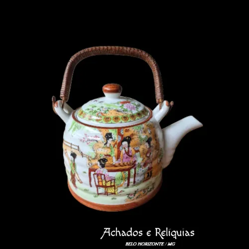 Chaleira Oriental em Porcelana Esmaltada e Policromada - Cenas Campestres