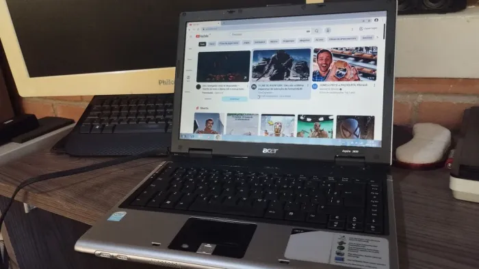 Notebook Acer  baratinho e simples.