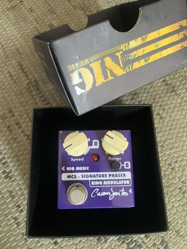 Pedal NIG Phaser Cacau Santos na caixa