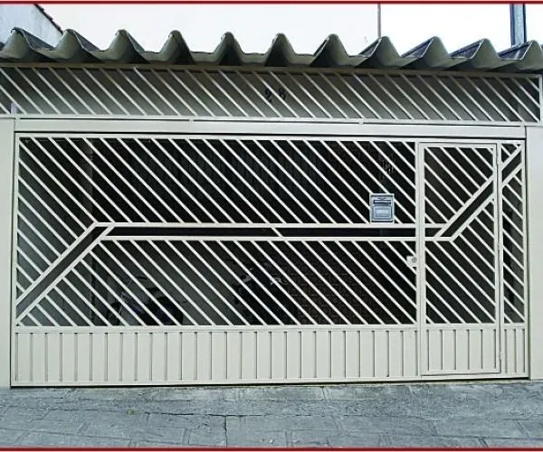 Portão de ferro para área externa