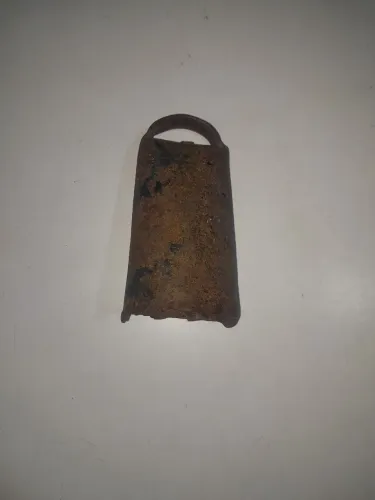 Chucalho/sino antigo de metal