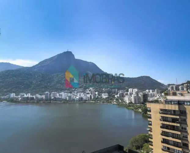 Cobertura : Duplex na Lagoa Rodrigo de Freitas, com vistae spetacular para o Cristo e Lago