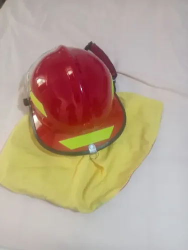 Capacete de Bombeiro Hércules nunca usado.