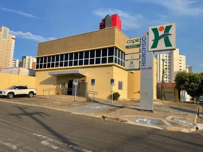 Ponto Comercial mobiliado em Teresina (Bairro Fátima)  501 m², 6 banheiros, piscina