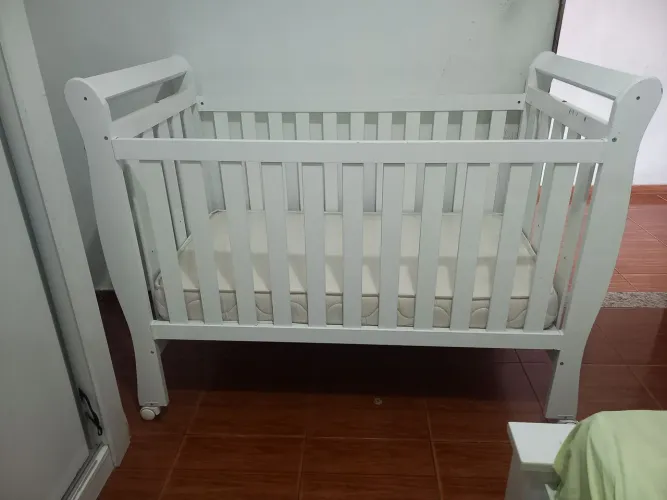 Vendo Berço com colchão 