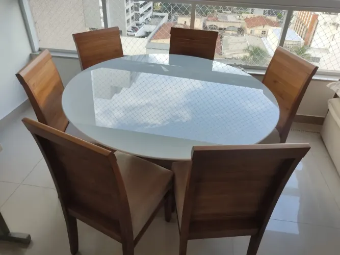 Mesa de Jantar Redonda com 6 Cadeiras de Madeira