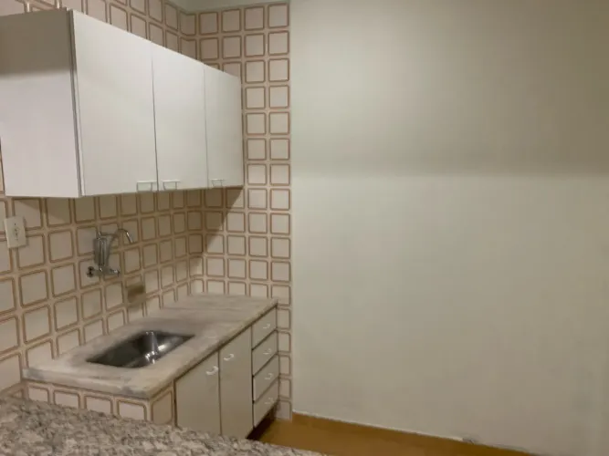 Kitchenette ao lado Faculdade Barão de Mauá-Desocupada