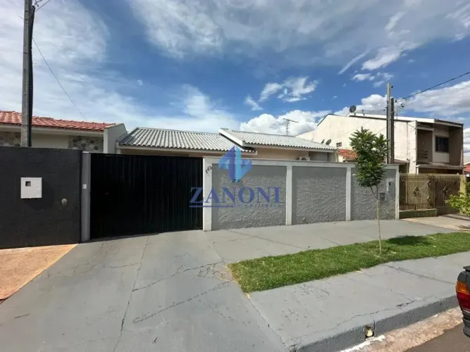 VENDE-SE EXCELENTE CASA COM ÓTIMA LOCALIZAÇÃO PROXIMO A MERCADOS, FARMÁCIA E FACIL ACESSO