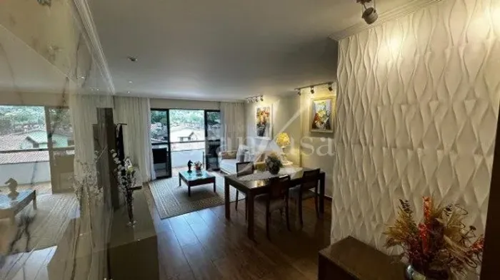 Lindo apto. com varanda e 3 quartos !!