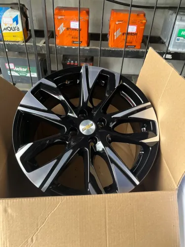 Roda de liga leve Chevrolet aro 17.