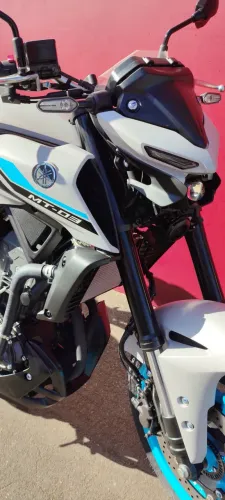 MT 03 Connected ABS 26/27
