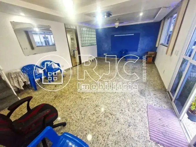 Casa de 185 metros quadrados no bairro Vila Isabel com 3 quartos