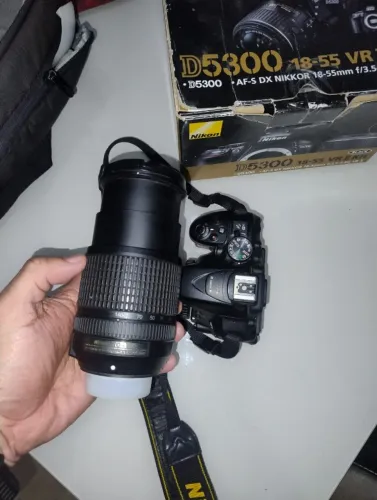 Vendo Nikon D5300 (com acessorios)