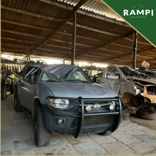 Sucata Mitsubishi L200 Triton 2013 3.2 4x4 Diesel 180cv
