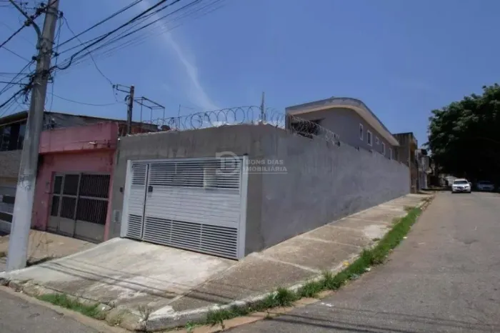 Casa à venda na Vila Curuca, São Paulo: 03 dormitórios, 02 banheiros e 04 garagens