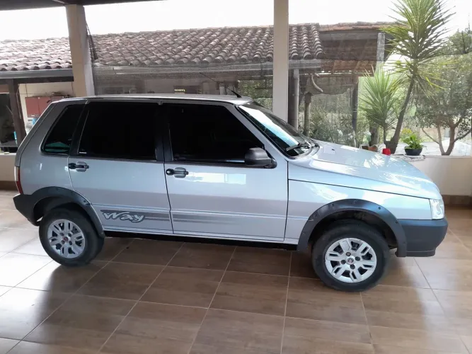 Vendo uno way 2012, prata 04 portas.