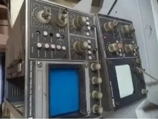 Osciloscópio (2 Un.)  ***com reparos a fazer