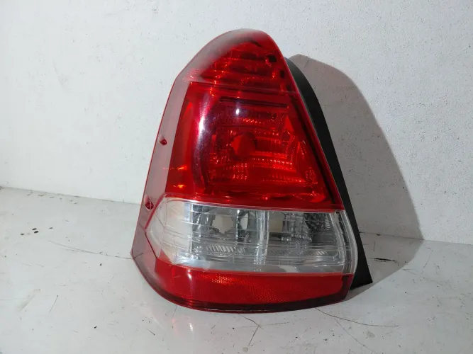 Lanterna traseira Etios Sedan esquerda  COM DETALHE 