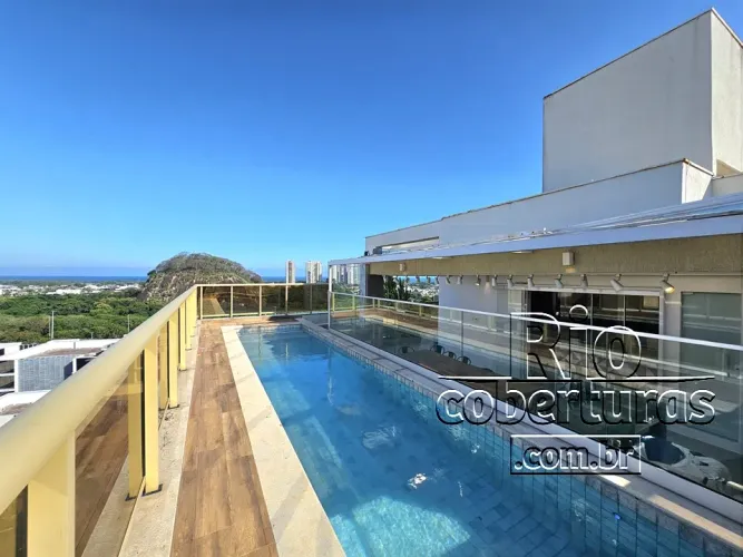 Cobertura à venda na Barra. Vista panorâmica. Projeto contemporâneo.
