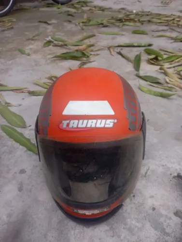 Vendo capacete n° 58 fechado!!