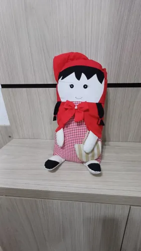 Naninha chapéuzinho vermelho.