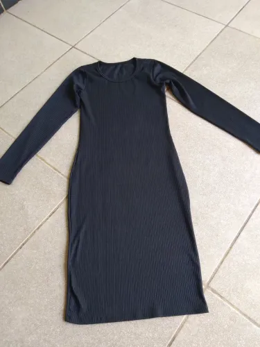 VESTIDO NOVO. SANDÁLIA SEMI NOVA. 