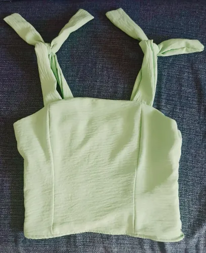 Lindo conjunto verde - Top e saia - Pouco usado