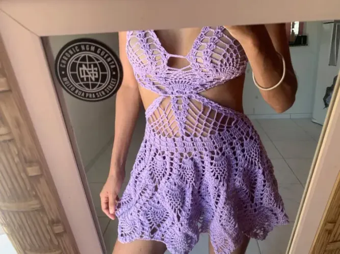 Vestido de crochê roxo