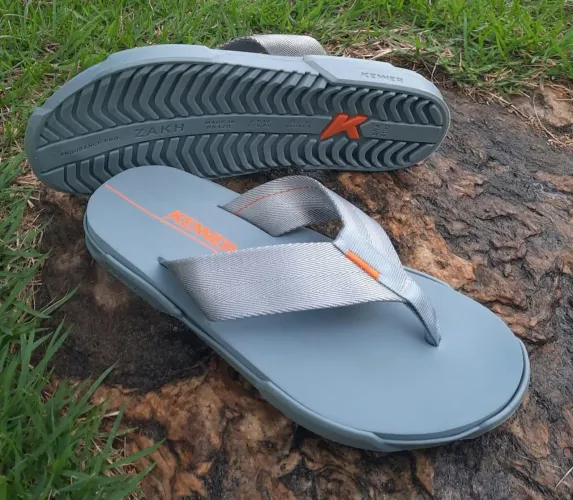 Chinelo Kenner Zakh Cinza - Conforto e Estilo