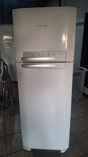 Geladeira Electrolux Frost Free DF50 semi-nova