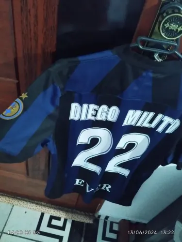 Camisa Inter de Milão retrô oficial.