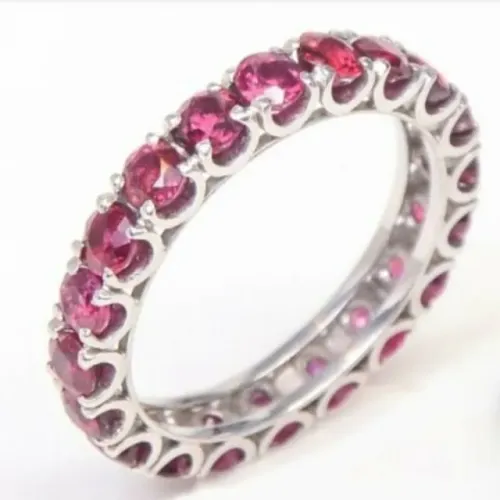 ALIANÇA INTEIRA DE RUBIS (2,00CT), EM OURO BRANCO 18K 750, NOVA, MARCA HSTERN.