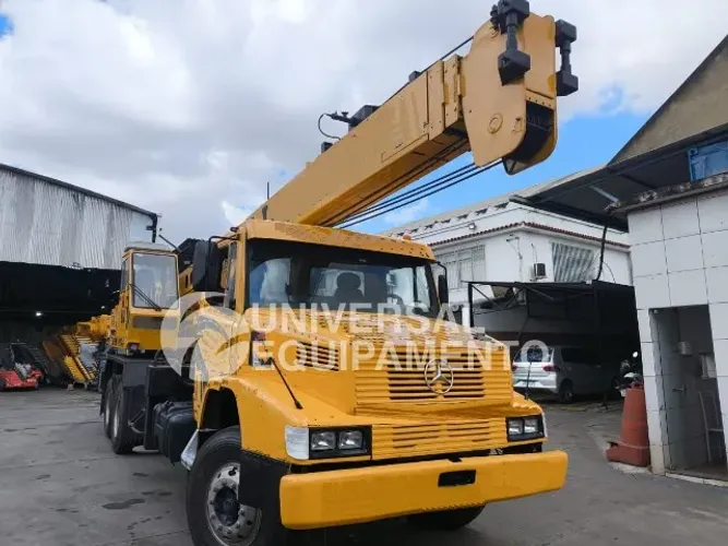 Caminhão Mercedes-Benz 2635 ano 1996 Com guindaste MADAL MD 25