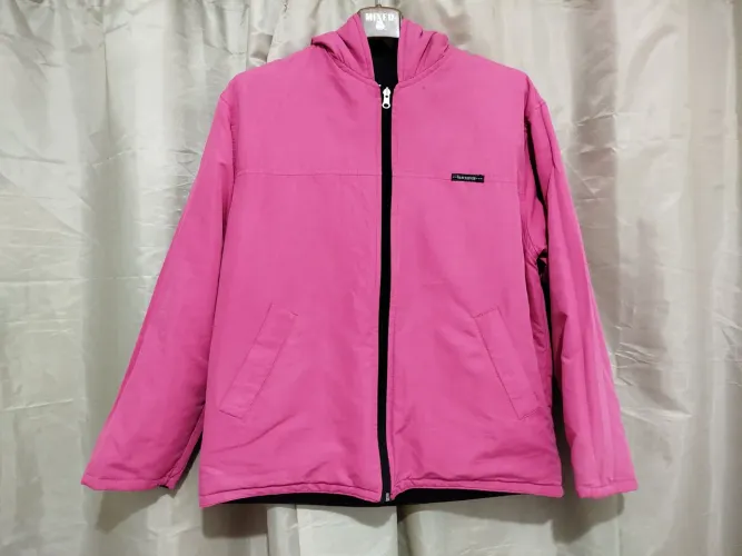 Jaqueta Rosa com Capuz - Estilo e Conforto