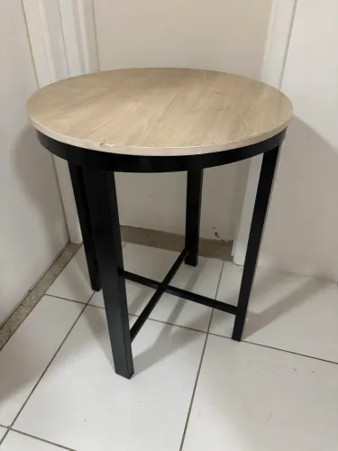 Mesa Lateral Redonda com Base em Ferro 0,75cm x 0,60cm