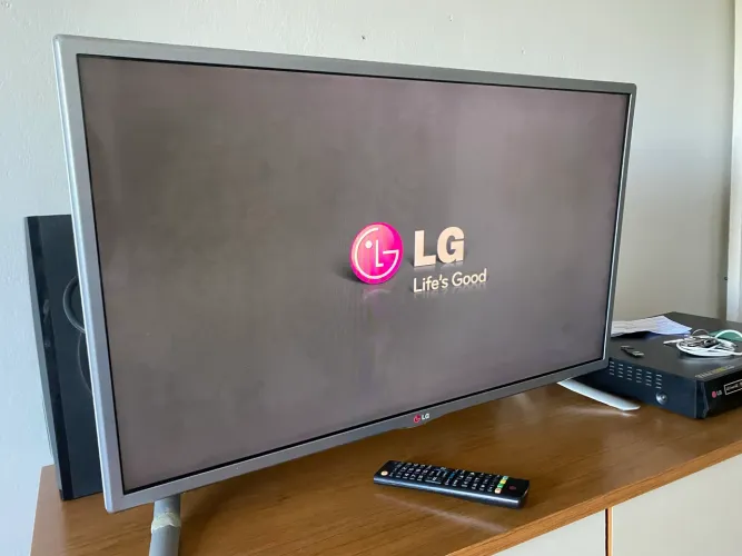 Vendo pra um amigo Tv 32 polegadas smart um pouco antiga 