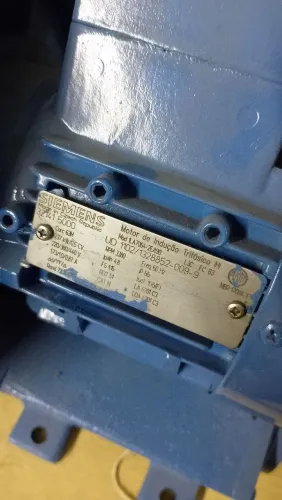 Motor elétrico trifasico