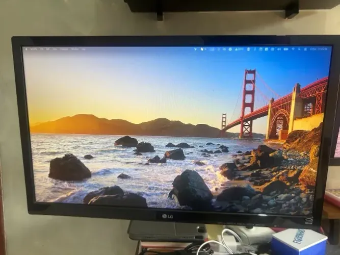 Monitor LG 24" + Suporte articulado