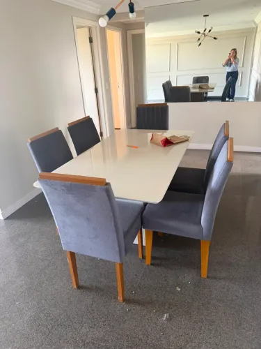 Mesa de jantar com 6 cadeiras