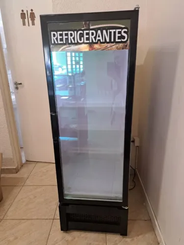 Geladeira expositora de bebidas 230 litros